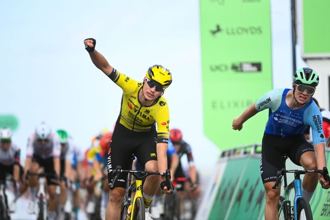 Olav Kooij vince la prima tappa del Giro della Gran Bretagna (foto Simon Wilkinson/SWpix.com/Shutterstock)