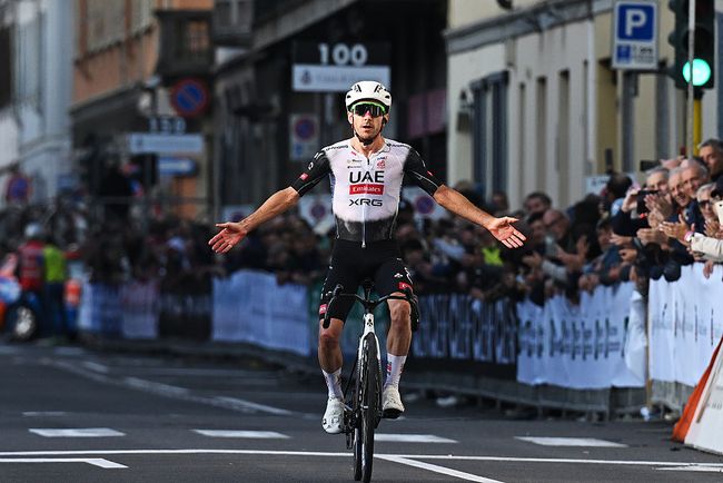 Yates vince a Lissone ledizione 2025 della Coppa Agostoni (foto Dario Belingheri/Getty Images)