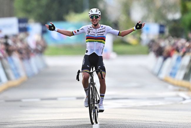 Una settimana dopo il mondiale, Pogacar fa suo anche il campionato europeo (foto Billy Ceusters/Getty Images)