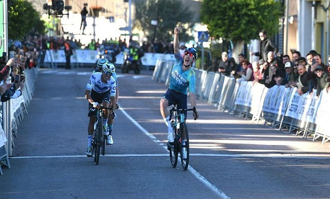 Christian Scaroni vince la Classica Camp de Morvedre