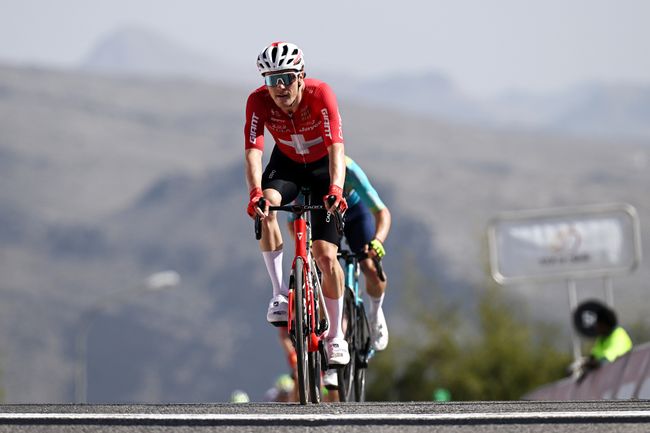 Mauro Schimd precede litaliano Scaroni al termine della terza tappa del Tour of Oman (foto Dario Belingheri/Getty Images)