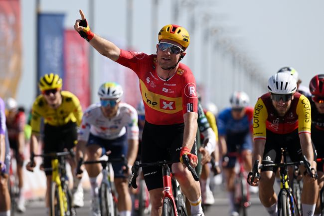 Erlend Blikra si impone sul traguardo di Sohar (foto Dario Belingheri/Getty Images)