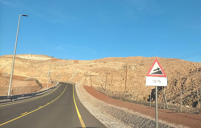 La ripida salita verso la Jebel Mobrah, tremenda novità dellUAE Tour 2026 (wikipedia)