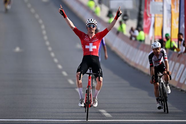 Mauro Schmid vince la corsa in linea che tira la volata al Giro dellOman, in partenza domani (foto Dario Belingheri/Getty Images)